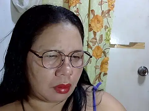 Snapshot of HottyCurlyPeanut chatting on 04/20/26, 02:31 HottyCurlyPeanut online show from 04/20/26, 02:31