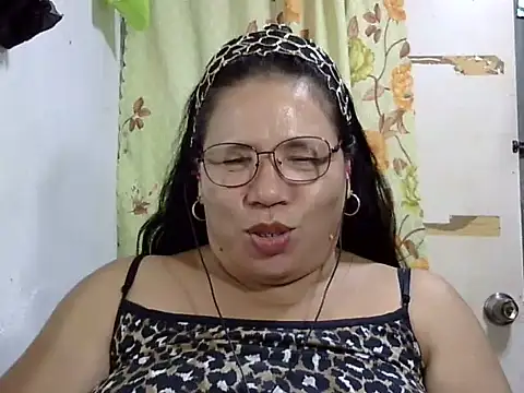 Snapshot of HottyCurlyPeanut chatting on 06/15/26, 05:26 HottyCurlyPeanut online show from 06/15/26, 05:26