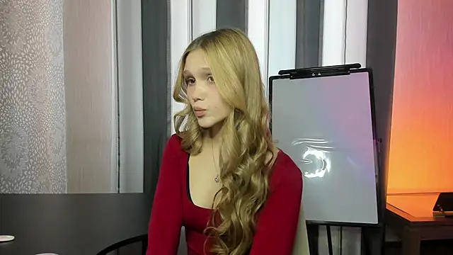 AdelineCrash online show from 04/16/26, 08:48