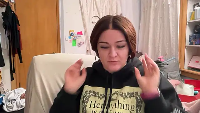 Snapshot of idkletsavoideverything chatting on 05/02/26, 04:01 idkletsavoideverything online show from 05/02/26, 04:01