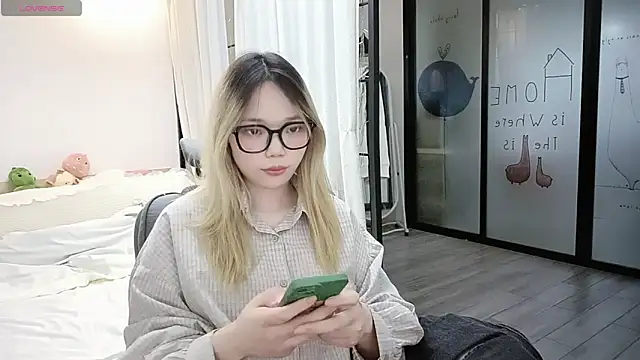 Snapshot of CN-YOUYOU chatting on 04/26/26, 04:26 CN-YOUYOU online show from 04/26/26, 04:26