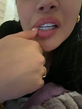 Sara fun online show from 02/28/25, 06:20