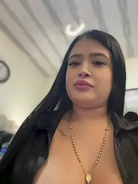 Sara fun online show from 03/18/25, 04:37