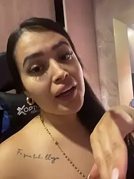 Sara fun online show from 11/11/25, 04:23