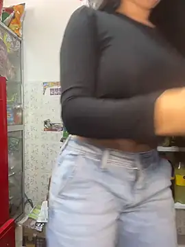 Snapshot of Sara_fun chatting on 04/19/26, 06:32 Sara fun online show from 04/19/26, 06:32