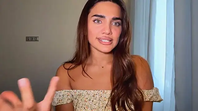 Snapshot of MelindaReny chatting on 04/20/26, 01:14 MelindaReny online show from 04/20/26, 01:14