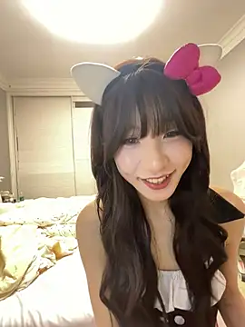 Snapshot of Xiaoyu0012 chatting on 05/05/26, 02:25 Xiaoyu0012 online show from 05/05/26, 02:25