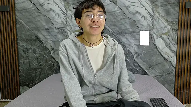 NoahWalker   online show from 05/11/26, 11:05