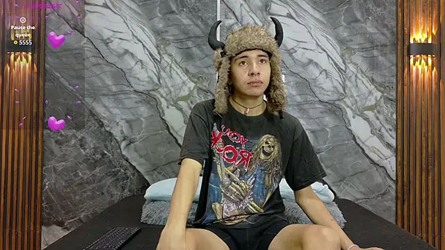 NoahWalker   online show from 07/03/26, 11:05