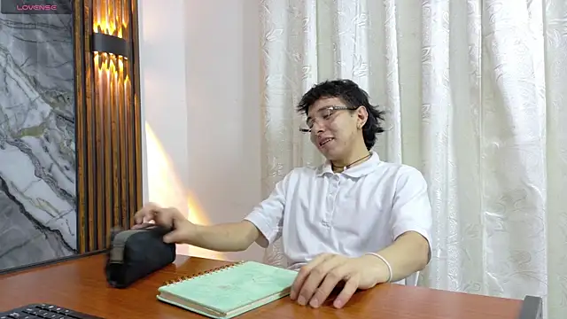 NoahWalker   online show from 07/09/26, 11:25
