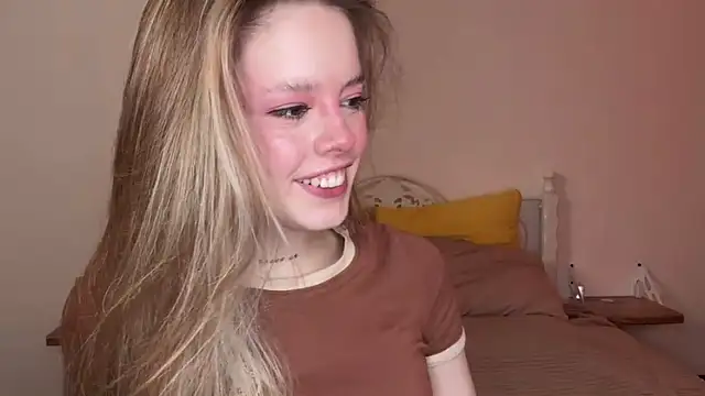 Catrinee online show from 05/12/26, 04:37