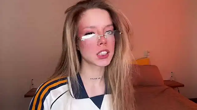 Catrinee online show from 06/07/26, 04:55