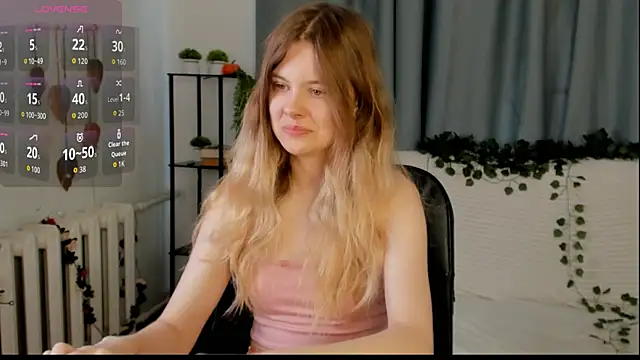 Glitch Doll online show from 06/06/26, 05:56