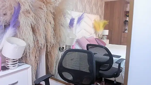mia  evans  online show from 07/27/26, 01:18