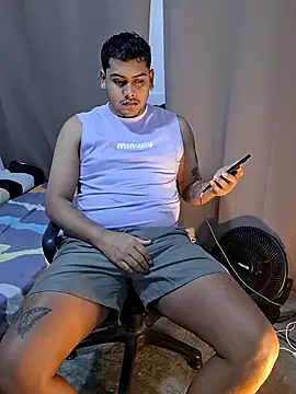 Snapshot of Saul_88 chatting on 04/17/26, 11:52 Saul 88 online show from 04/17/26, 11:52