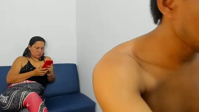 Snapshot of renataa21 chatting on 04/27/26, 01:47 renataa21 online show from 04/27/26, 01:47