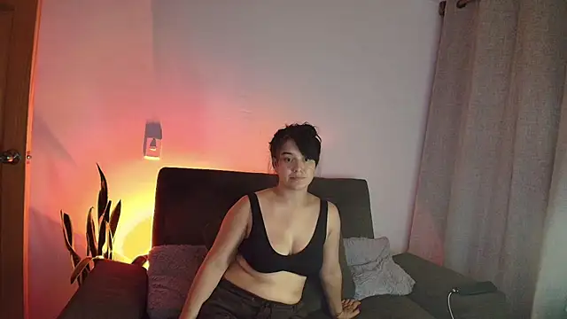 Snapshot of Alyssa_and_DAngelo chatting on 06/09/26, 01:17 Alyssa and DAngelo online show from 06/09/26, 01:17