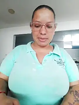 DivaCaliente1 online show from 05/10/26, 10:04