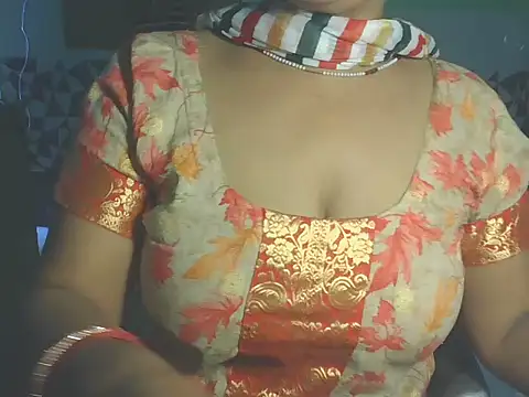Snapshot of Hotty_Bhabhi1 chatting on 05/13/26, 04:43 Hotty Bhabhi1 online show from 05/13/26, 04:43
