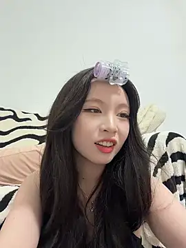 Snapshot of nide-baby chatting on 04/18/26, 12:42 nide-baby online show from 04/18/26, 12:42