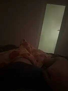 Snapshot of Loryn29 chatting on 04/16/26, 11:44 Loryn29 online show from 04/16/26, 11:44