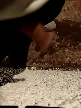 Snapshot of Tuyxo chatting on 04/24/26, 08:55 Tuyxo online show from 04/24/26, 08:55