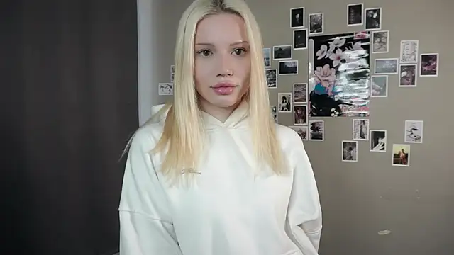 Snapshot of PamilaPoppe chatting on 04/20/26, 08:28 PamilaPoppe online show from 04/20/26, 08:28