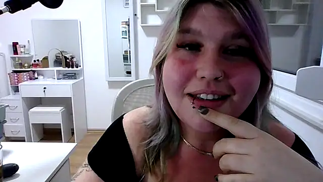 Snapshot of Sweet_Secrets chatting on 04/25/26, 08:06 Sweet Secrets online show from 04/25/26, 08:06