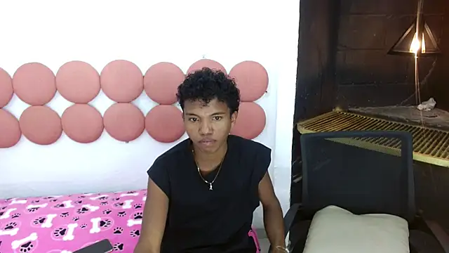Snapshot of Chris_Hott chatting on 04/21/26, 02:15 Chris Hott online show from 04/21/26, 02:15
