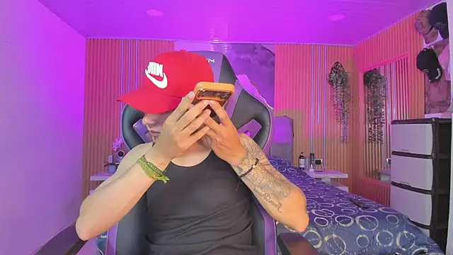 Snapshot of Owen_Drake chatting on 04/24/26, 03:42 Owen Drake online show from 04/24/26, 03:42