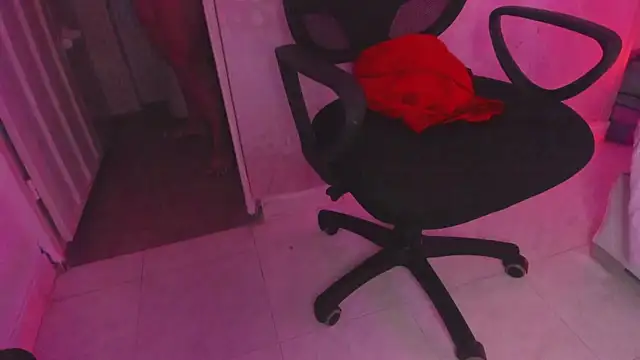 Snapshot of NATASHAMARTIX chatting on 04/28/26, 03:55 NATASHAMARTIX online show from 04/28/26, 03:55