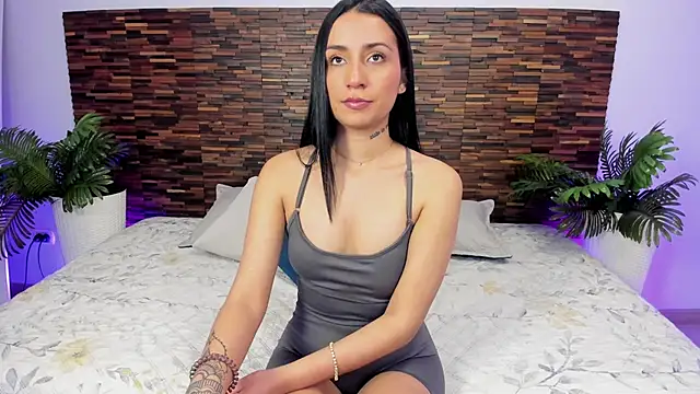 valkiriia   online show from 05/05/26, 05:15