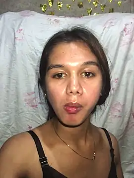 Snapshot of marie_castro chatting on 06/19/26, 10:41 marie castro online show from 06/19/26, 10:41