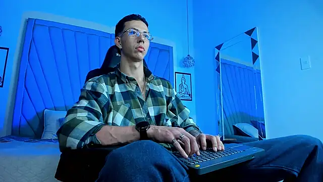 OliverThompsonJS online show from 06/26/26, 05:12