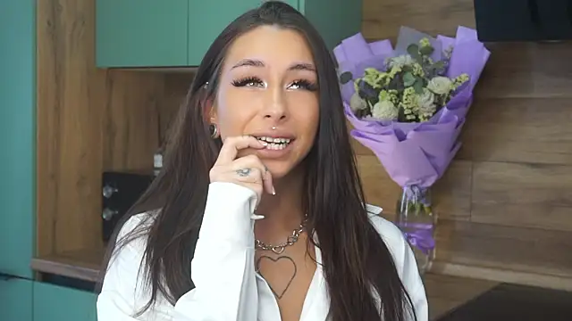 Snapshot of loseecontrol_ chatting on 04/22/26, 04:26 loseecontrol online show from 04/22/26, 04:26