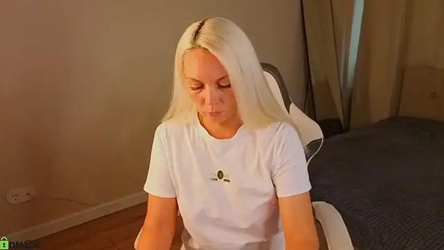 Snapshot of April_Nelson chatting on 06/17/26, 12:24 April Nelson online show from 06/17/26, 12:24