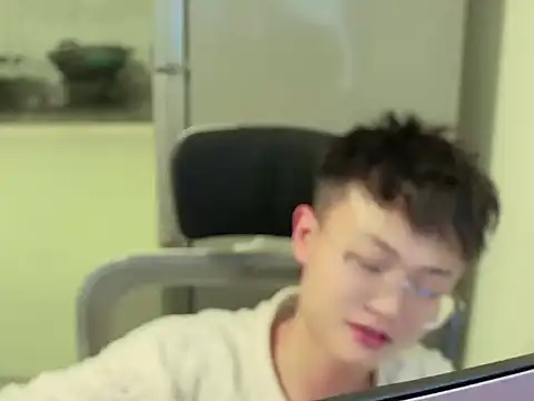 Snapshot of bianfu_001 chatting on 04/18/26, 01:59 bianfu 001 online show from 04/18/26, 01:59