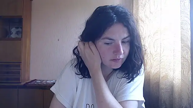 Snapshot of AlinaxJames chatting on 07/10/26, 08:18 AlinaxJames online show from 07/10/26, 08:18