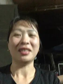 Snapshot of -Hanna_ chatting on 04/17/26, 02:42 -Hanna online show from 04/17/26, 02:42