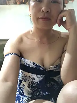 Snapshot of -Hanna_ chatting on 05/27/26, 01:35 -Hanna online show from 05/27/26, 01:35
