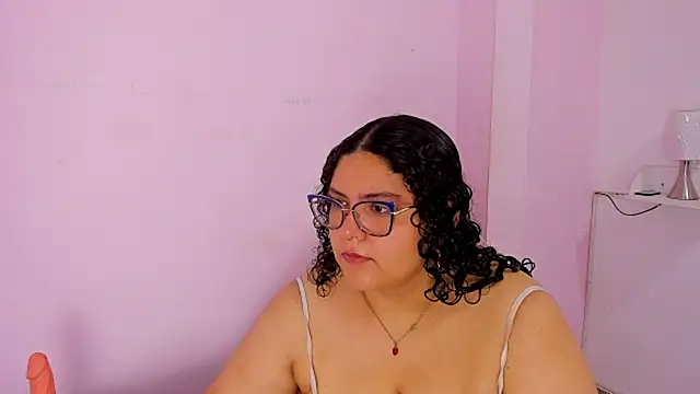 Snapshot of roxxxana_blake chatting on 05/10/26, 03:23 roxxxana blake online show from 05/10/26, 03:23