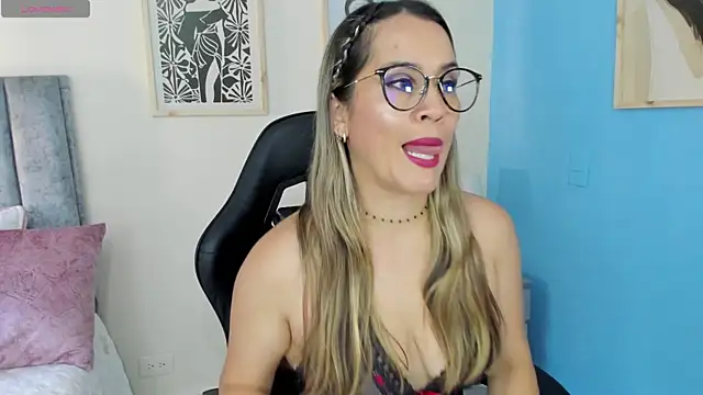 Snapshot of sugar_milff chatting on 07/02/26, 12:33 sugar milff online show from 07/02/26, 12:33