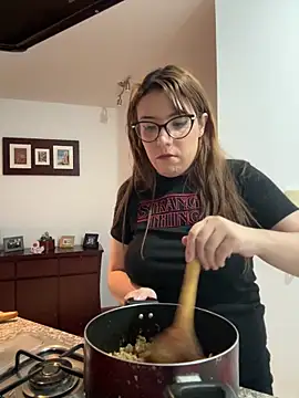 AliceMtz online show from 04/17/26, 06:55