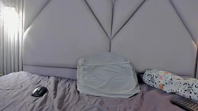 Snapshot of lolabunnysc chatting on 04/21/26, 01:50 lolabunnysc online show from 04/21/26, 01:50