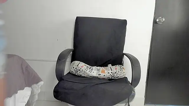 Snapshot of lolabunnysc chatting on 05/18/26, 12:11 lolabunnysc online show from 05/18/26, 12:11