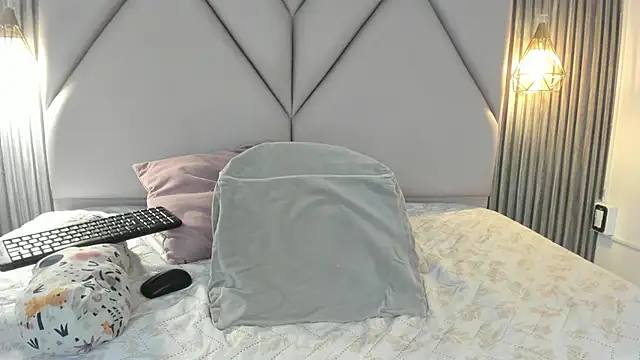 Snapshot of lolabunnysc chatting on 06/05/26, 12:33 lolabunnysc online show from 06/05/26, 12:33