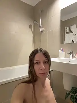 Mira Luna online show from 05/06/26, 05:03