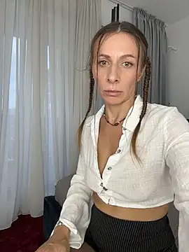 Snapshot of Mira_Luna chatting on 07/03/26, 05:52 Mira Luna online show from 07/03/26, 05:52