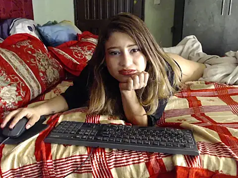 Snapshot of AnnieLorin chatting on 04/25/26, 02:14 AnnieLorin online show from 04/25/26, 02:14