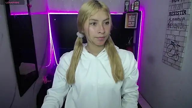 Snapshot of nancy_blonde chatting on 07/14/26, 12:44 nancy blonde online show from 07/14/26, 12:44